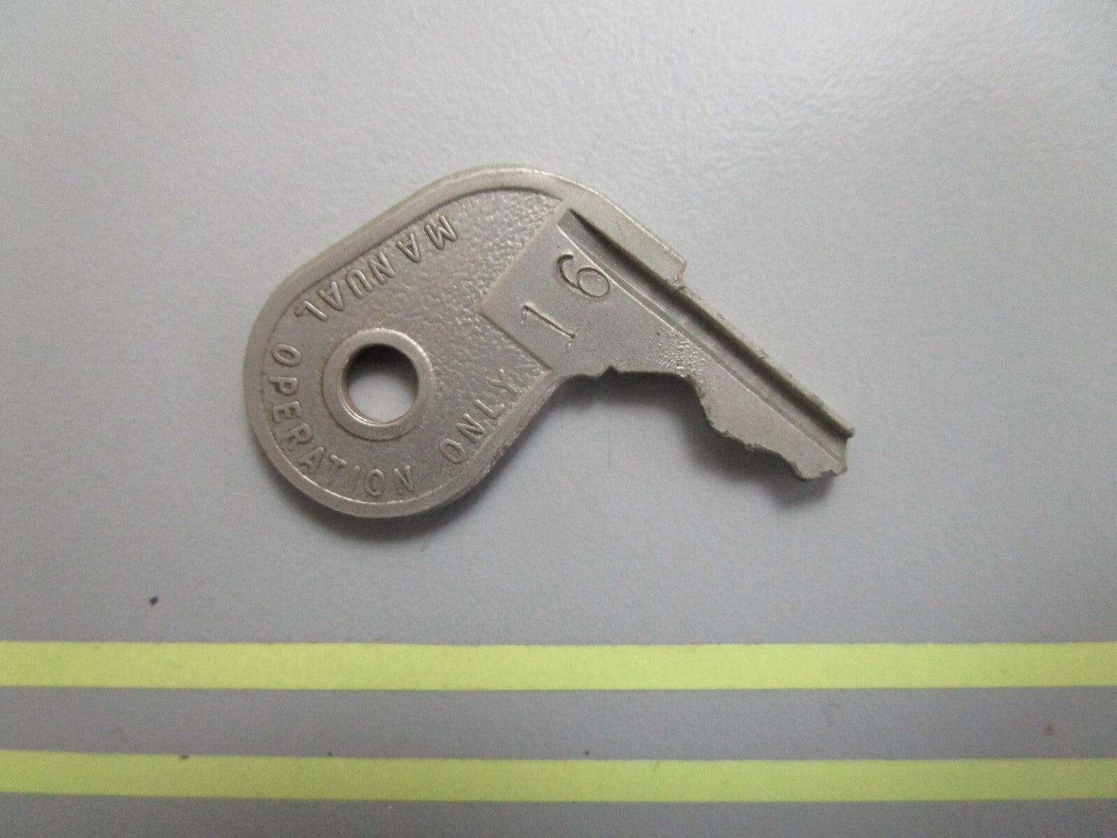 *NEW OEM* 0810 OMC Johnson Evinrude Ignition Key 73-16 501781 0501781