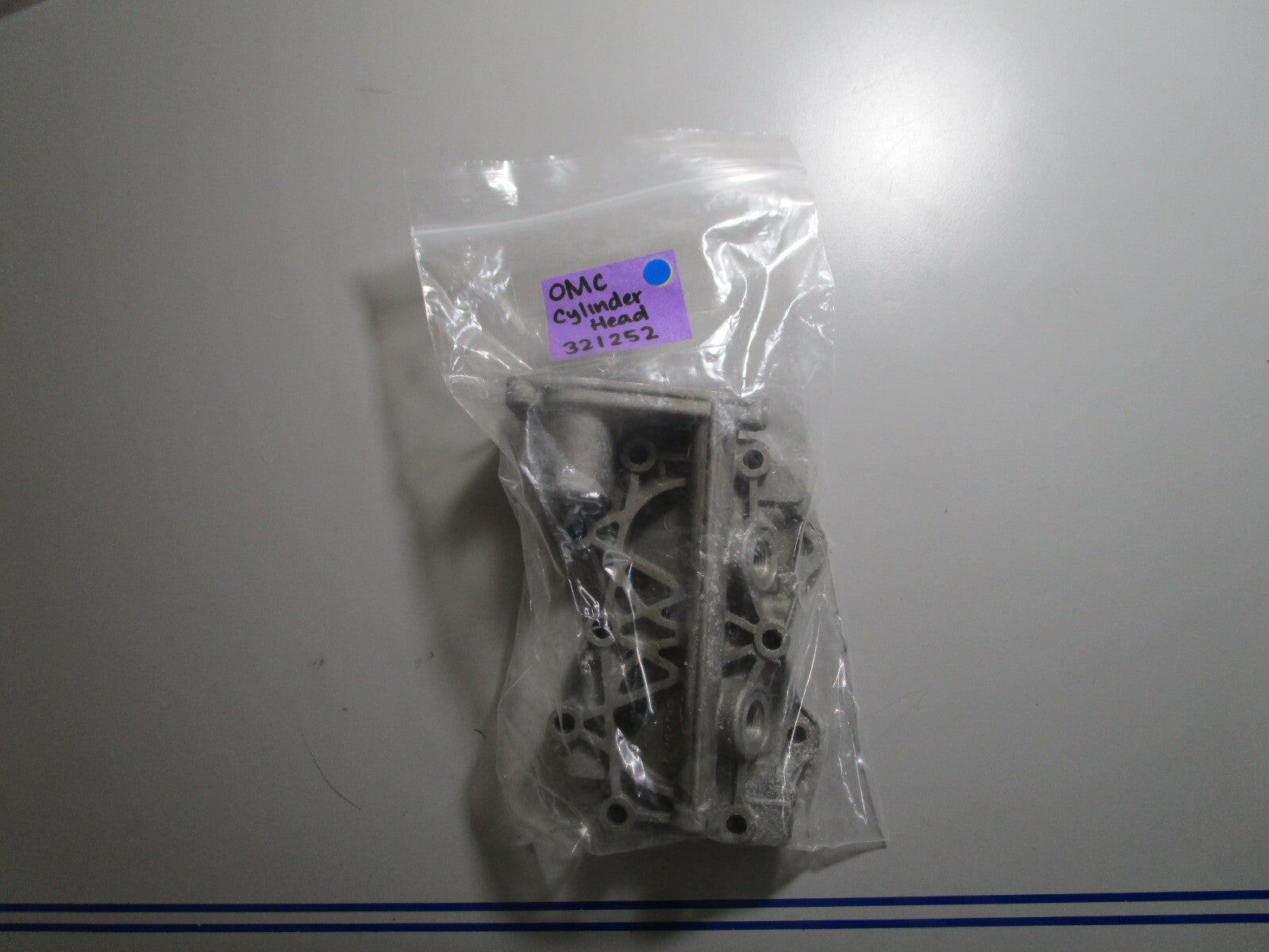 *NEW OEM* 0810 OMC Johnson Evinrude Cylinder Head 321252 0321252