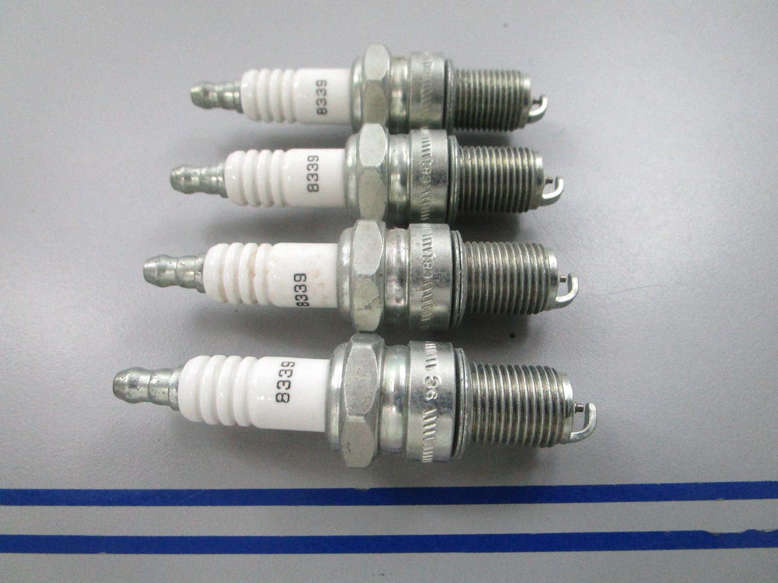 NEW (LOT OF 4) 8339 Champion Spark Plug 0810