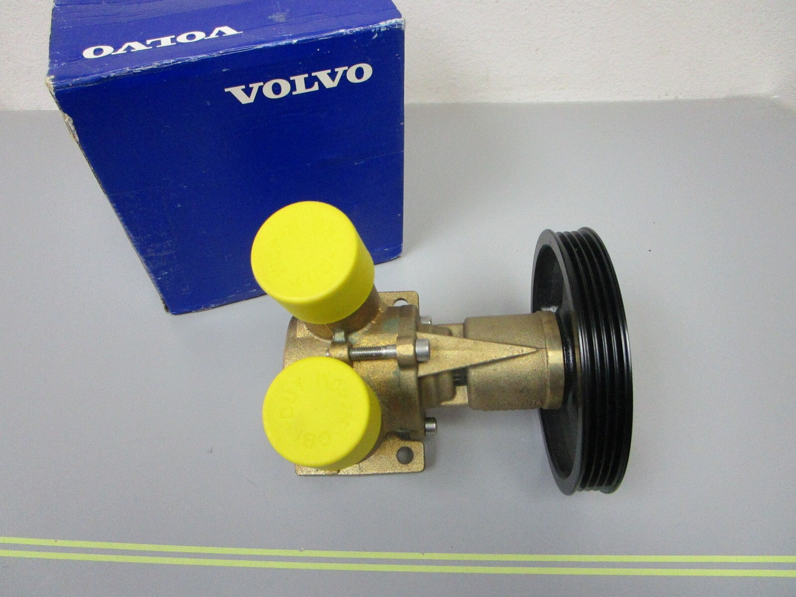 *NEW OEM* 0720 Volvo Raw Sea Water Pump 21379102