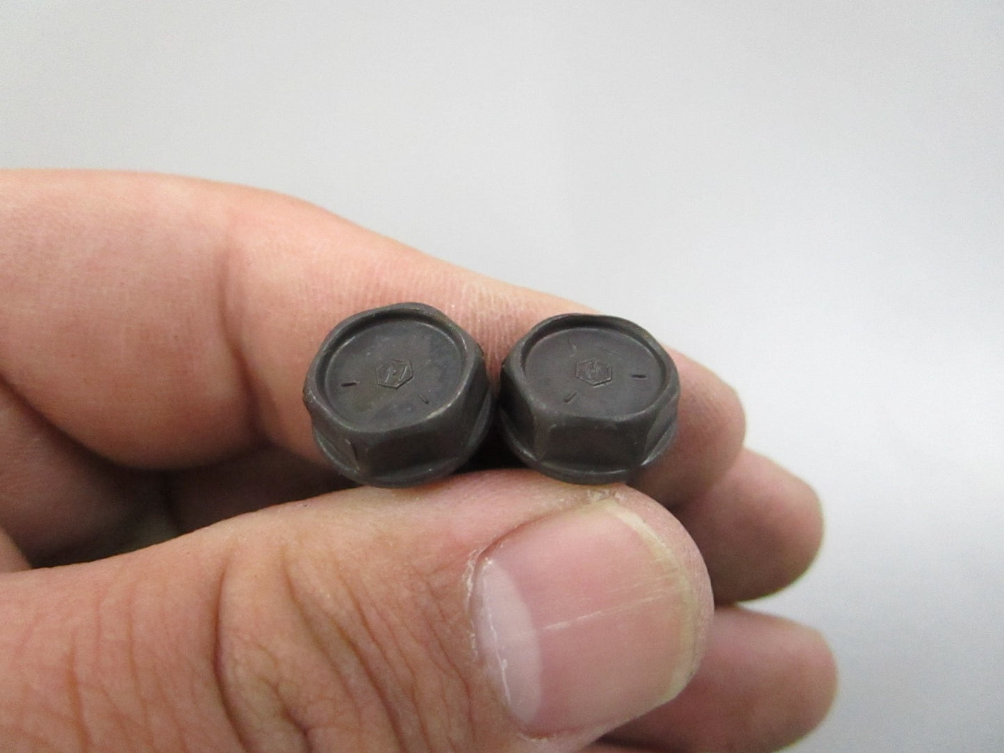 NEW OEM (LOT OF 2) 10-54786 Mercury Quicksilver Screw 0810