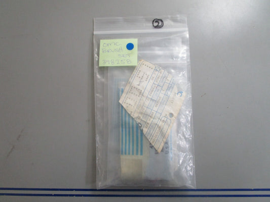 *NEW OEM* 0810 OMC Johnson Evinrude Brush Set 398258 0398258
