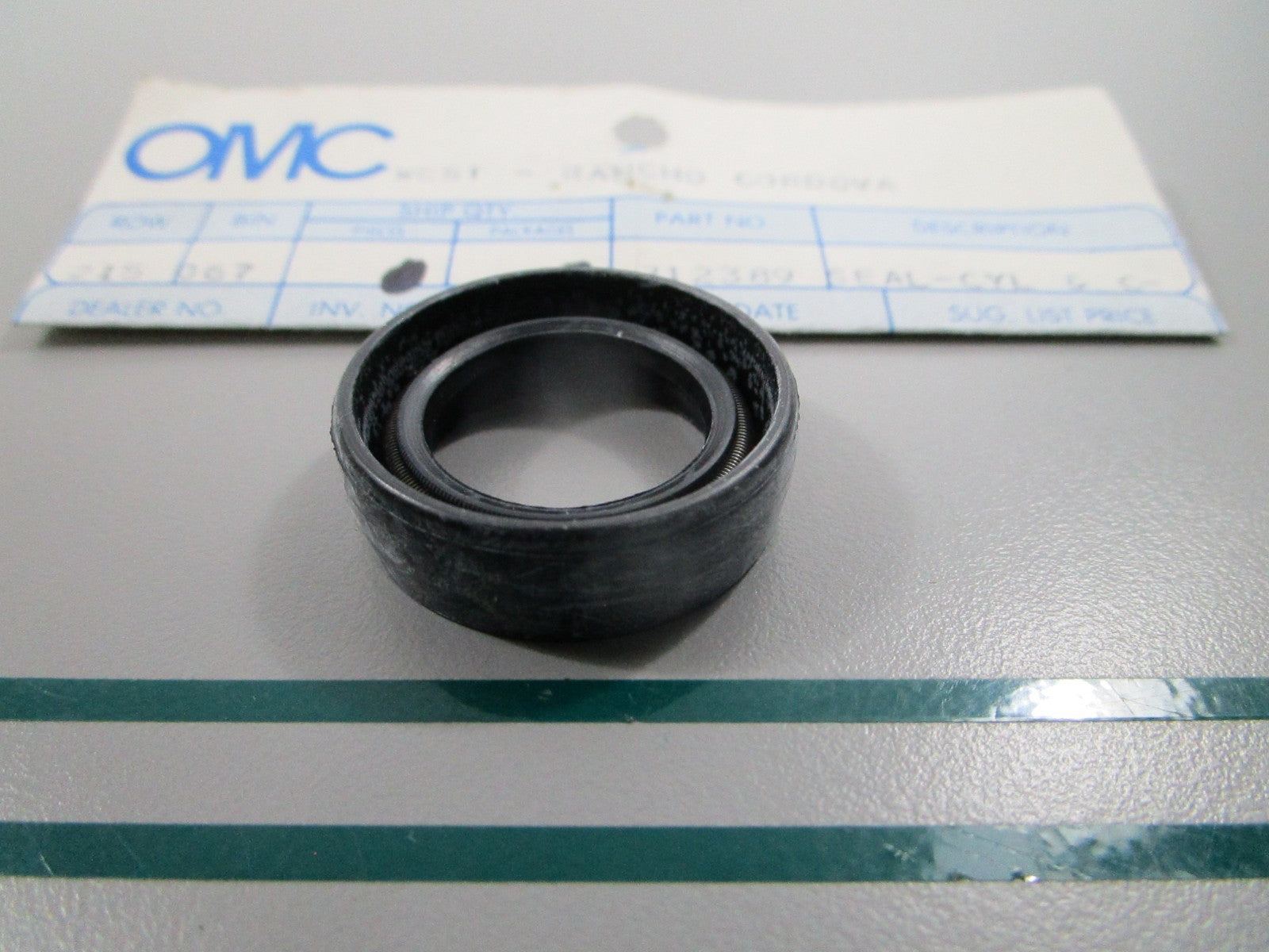 NEW OEM 312389 0312389 OMC Johnson Evinrude Oil Seal 0810