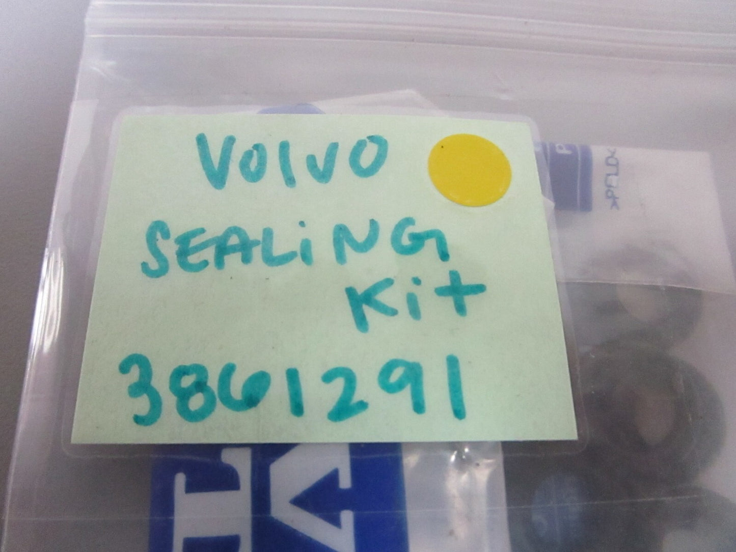 *NEW OEM* 0810 Volvo Penta Sealing Kit 3861291