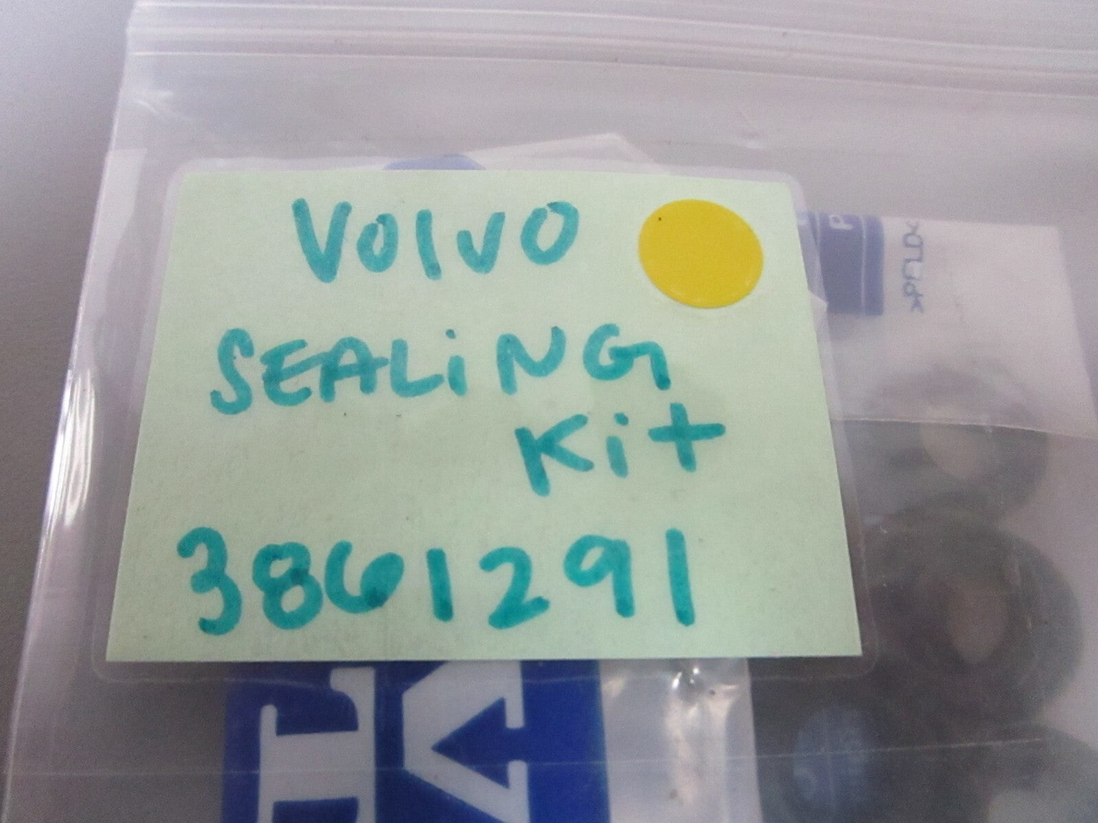 *NEW OEM* 0810 Volvo Penta Sealing Kit 3861291