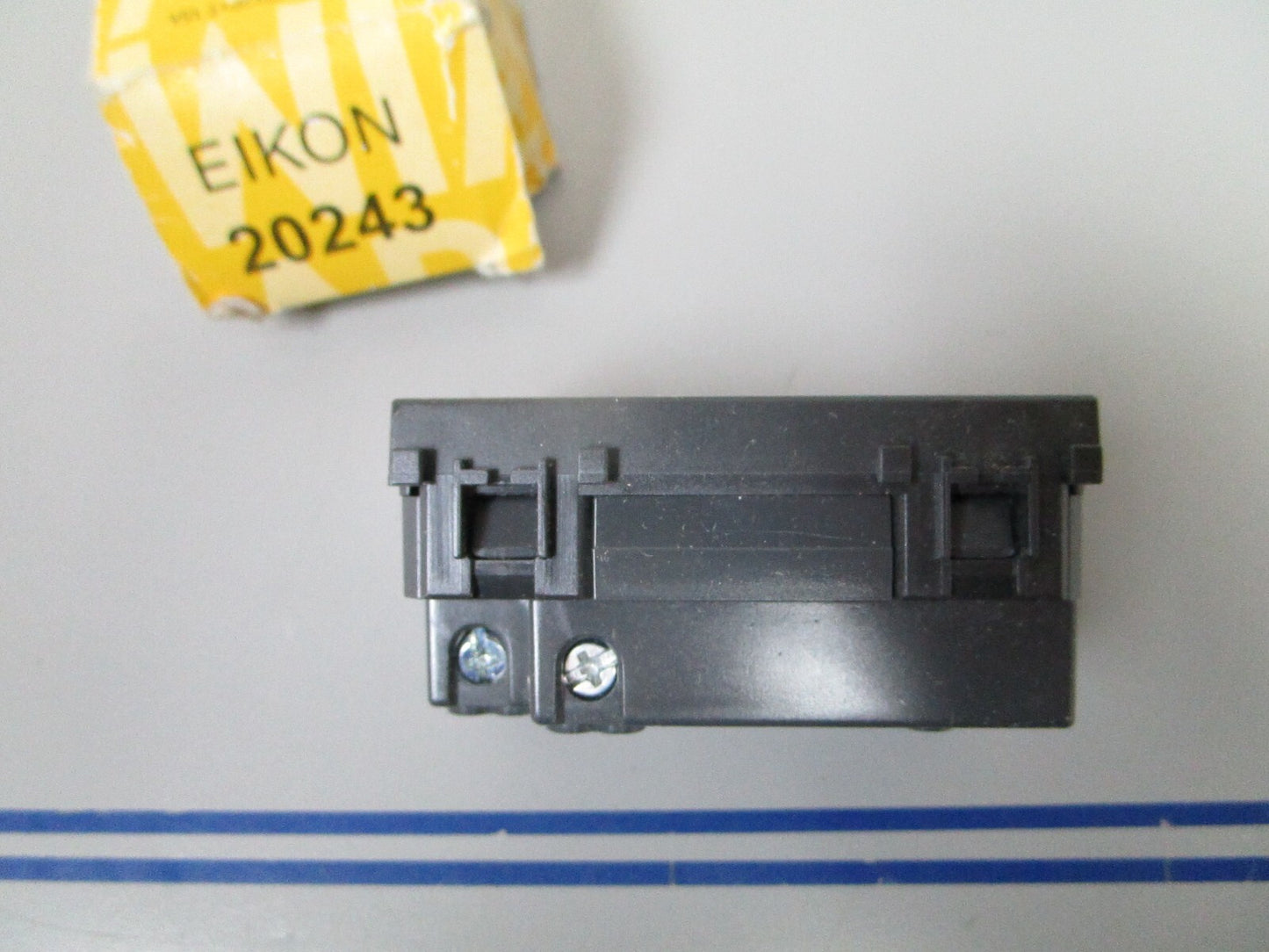*NEW* 0720 Vimar Eikon 2P+T 15A Socket Outlet 20243