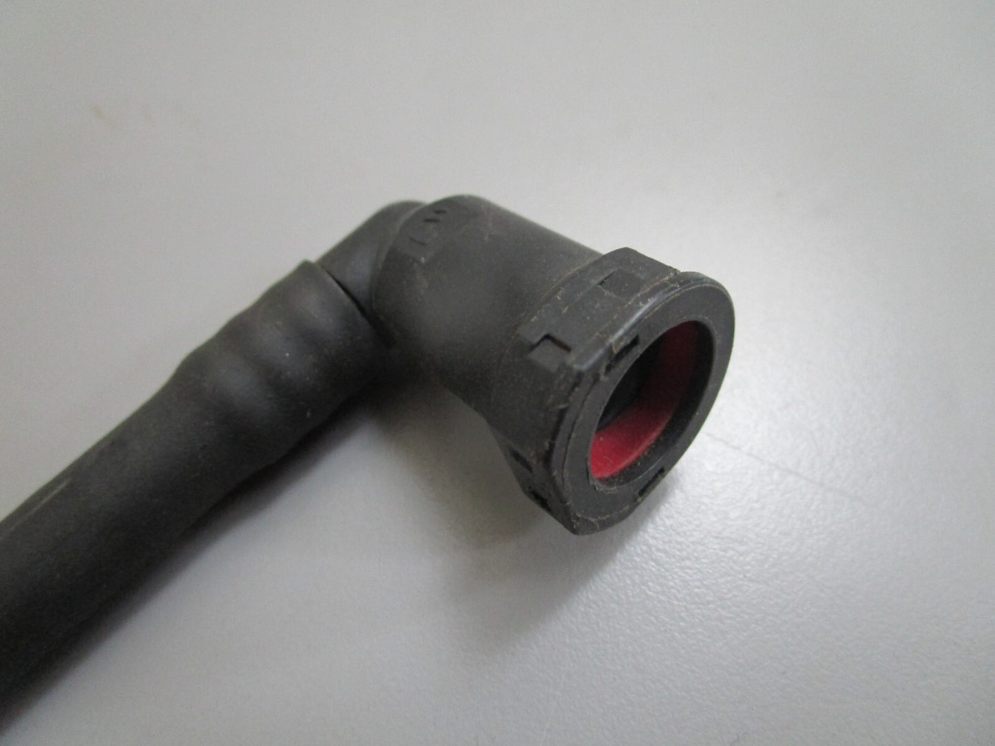 *NEW OEM* 0820 OMC Johnson Evinrude Connector & Tube Ay 439947 0439947