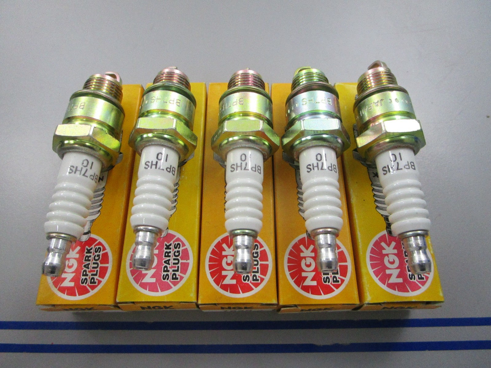 NEW (LOT OF 5) BP7HS-10 NGK Spark Plug 0810