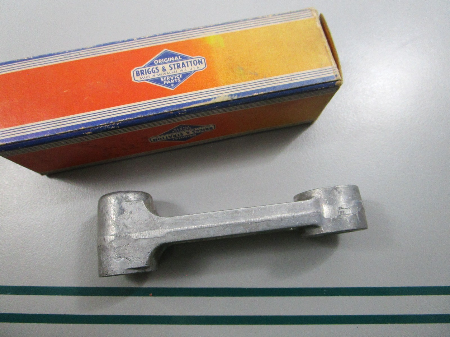 NEW OEM 211675 Briggs & Stratton Counterweight Link 0810