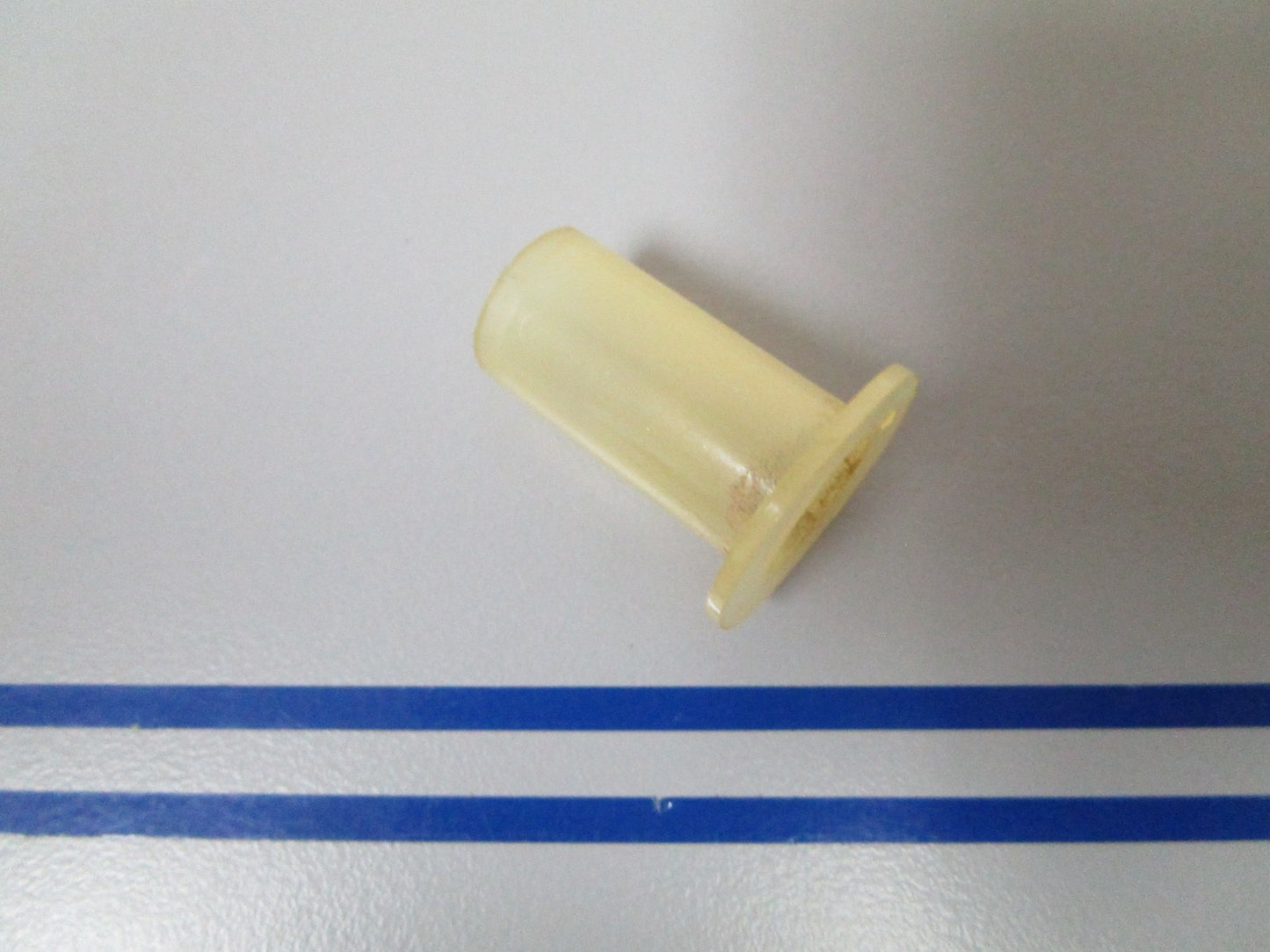 NEW OEM 308370 0308370 OMC Johnson Evinrude Bushing 0810