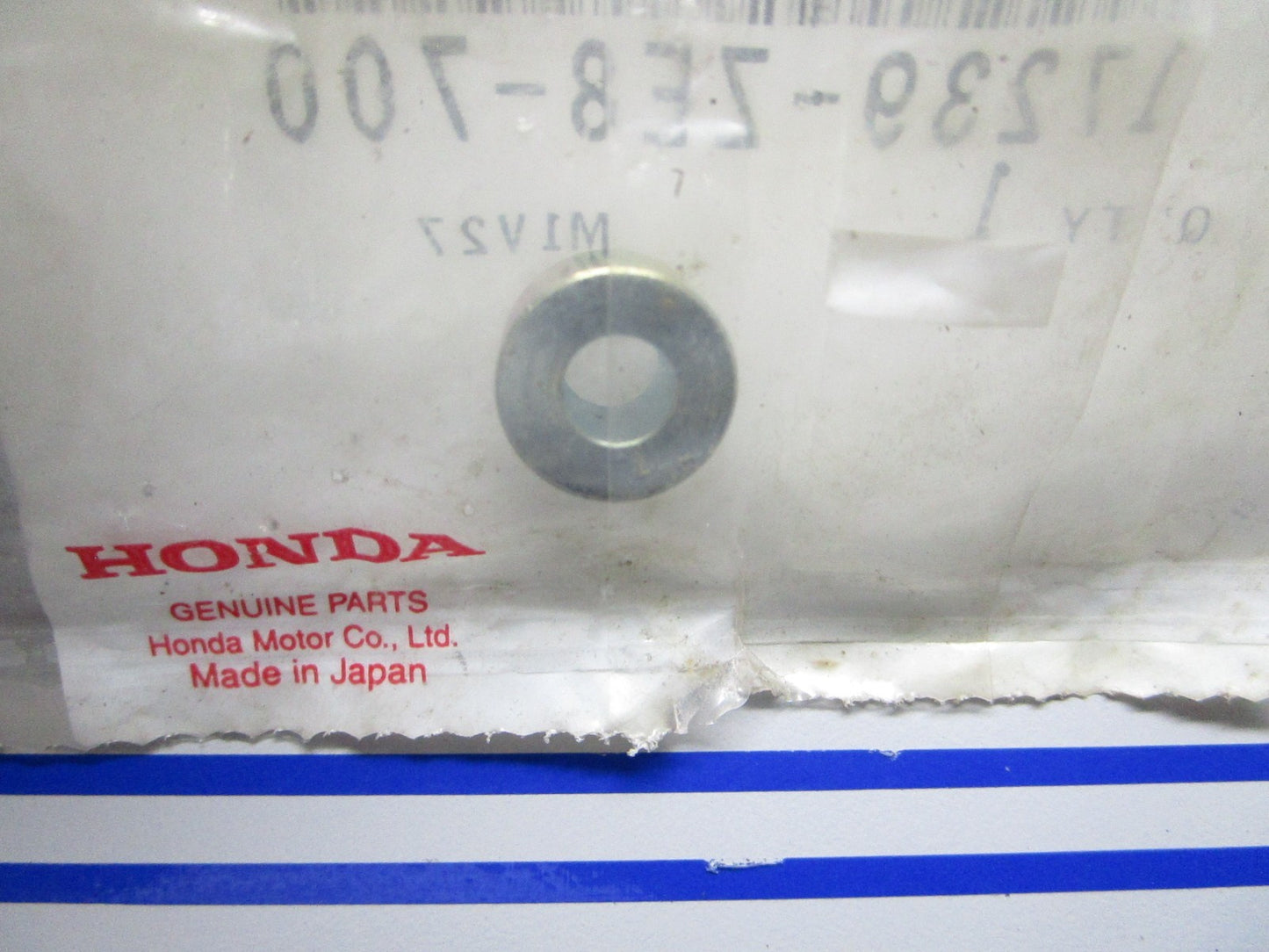 *NEW OEM* 0810 Honda Spacer 17239-ZE8-700
