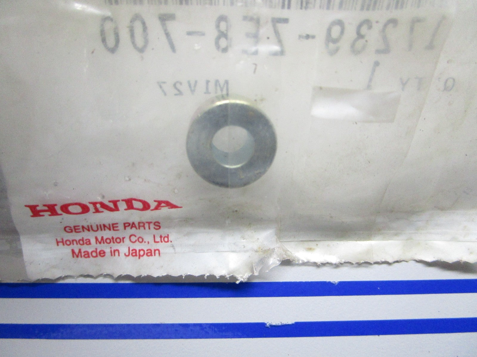*NEW OEM* 0810 Honda Spacer 17239-ZE8-700