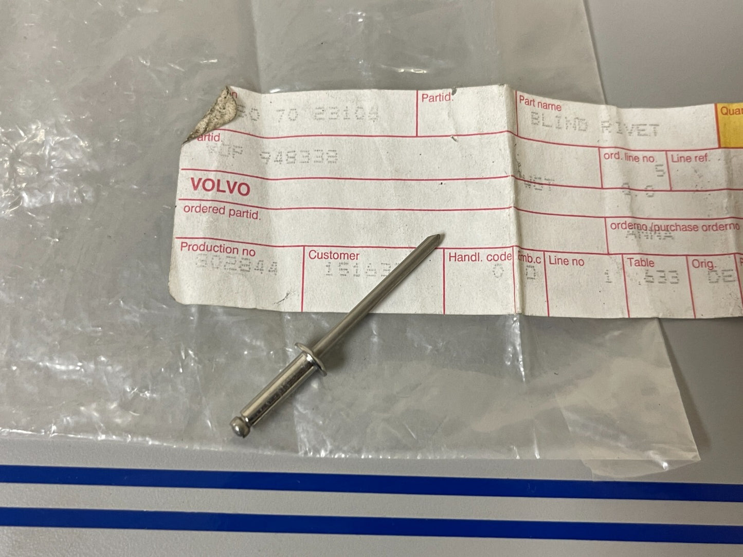 *NEW OEM* 0810 Volvo Penta Rivet 948338