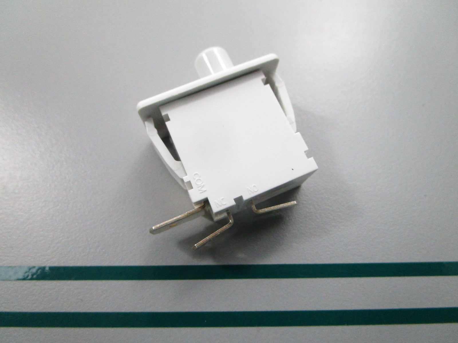 NEW OEM 134813601 Electrolux Door Switch 0810