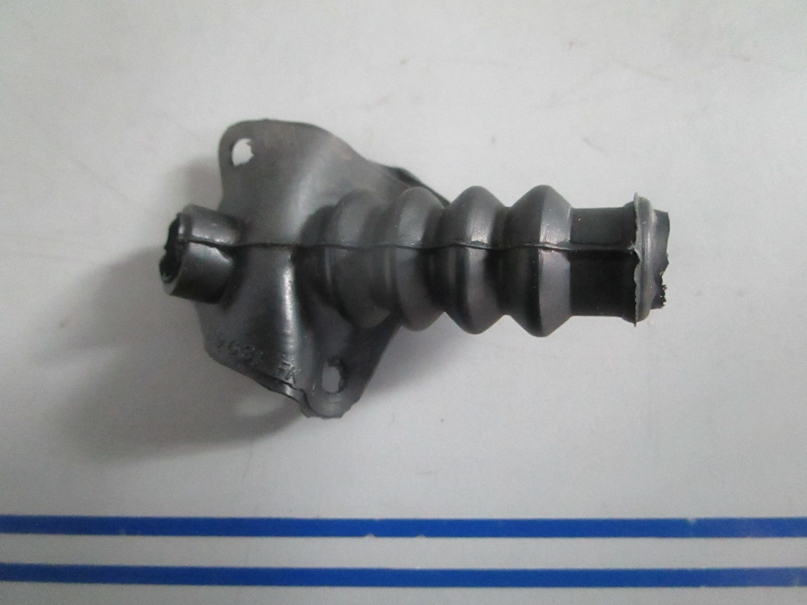 NEW OEM 309631 0309631 OMC Johnson Evinrude Rubber Shift Boot 0820