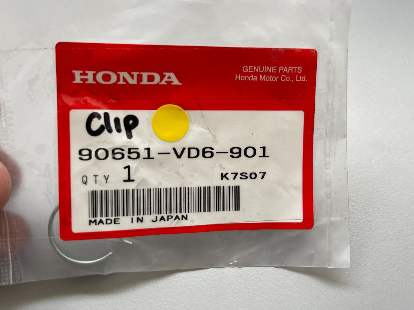 *NEW OEM* 0810 Honda Clip 90651-VD6-901
