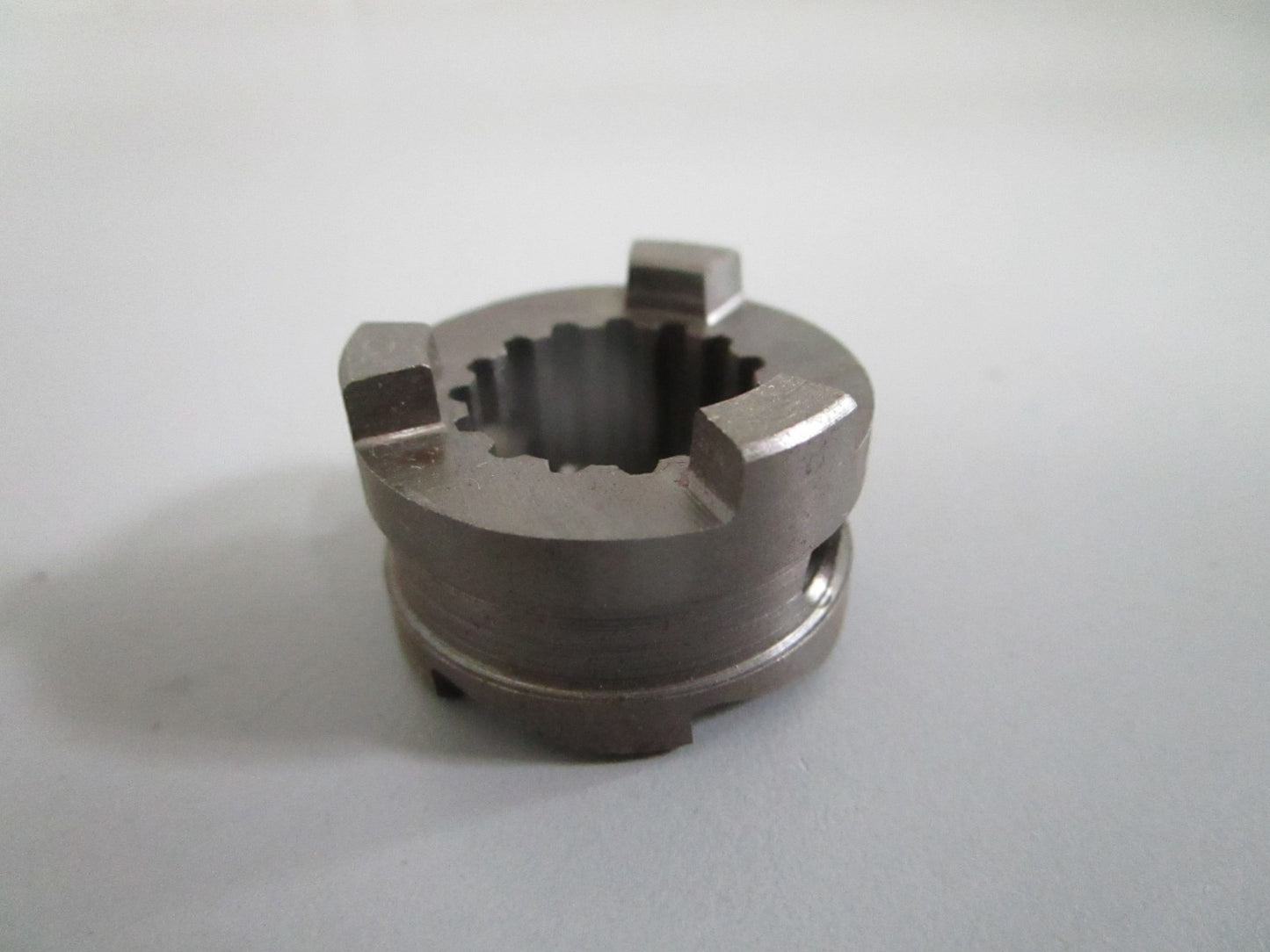 NEW OEM 52-63314 Mercury Quicksilver Clutch Dog 0820