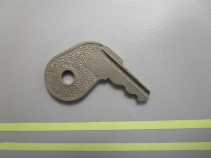 *NEW OEM* 0810 OMC Johnson Evinrude Ignition Key 73-20 501785 0501785