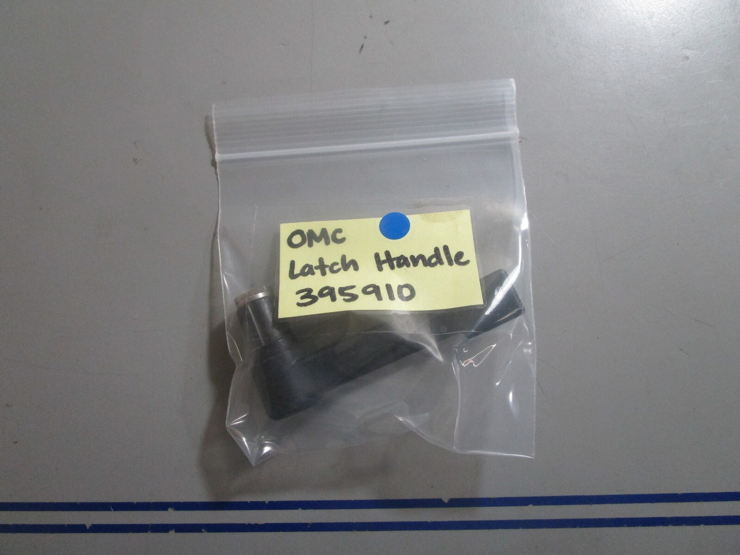 *NEW OEM* 0810 OMC Johnson Evinrude Latch Handle 395910 0395910