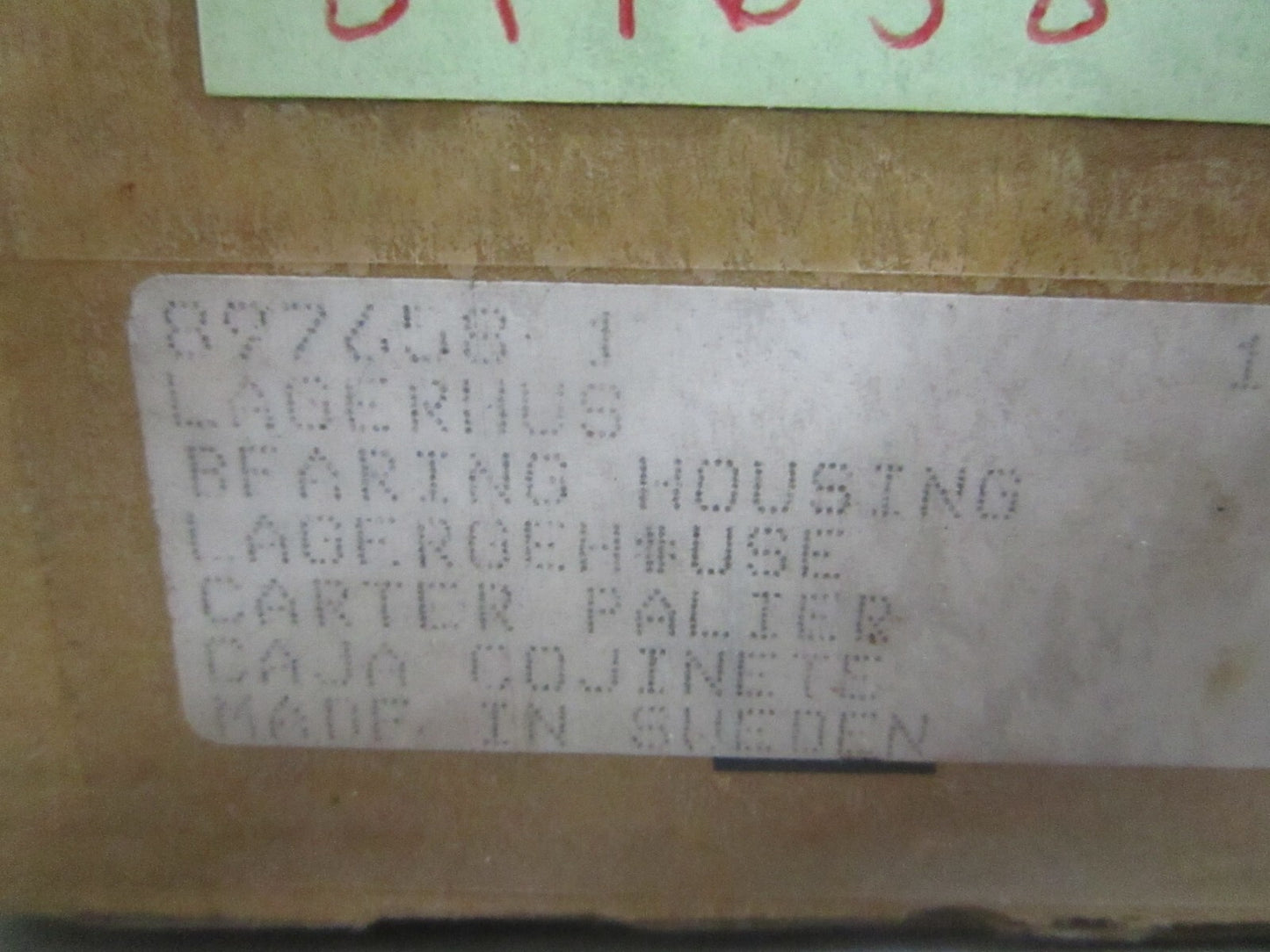 *NEW OEM* 0820 Volvo Penta Bearing Housing 897658