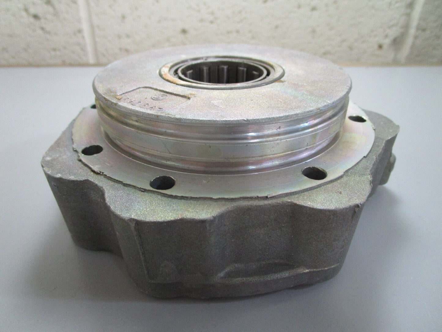 *NEW OEM* 0820 OMC Johnson Evinrude Bearing Housing 379477 379477