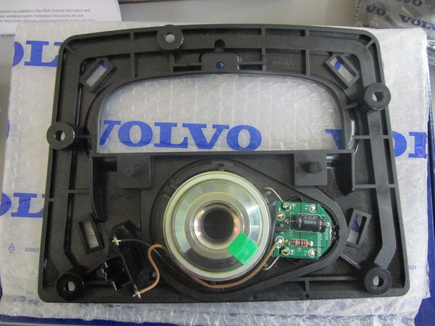 *NEW OEM* 0820 Volvo Penta Dynaudio Center Speaker & Mount Kit 30752351