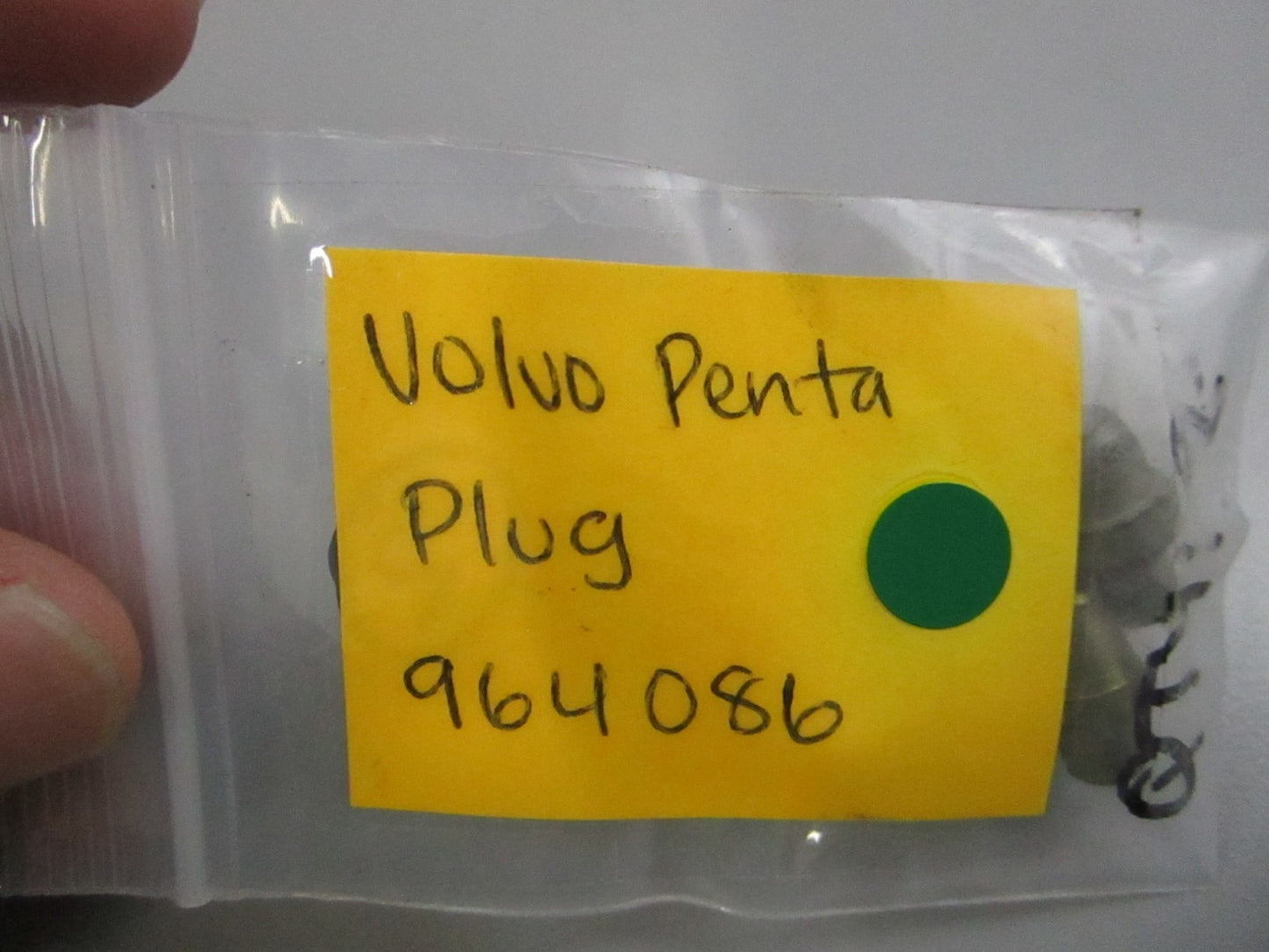 NEW OEM 964086 Volvo Penta Plug 0810