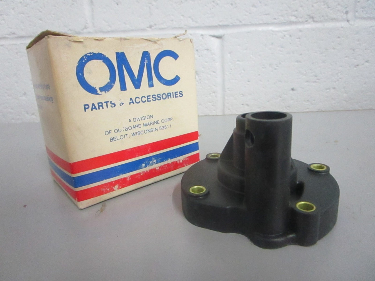 NEW OEM 389732 0389732 OMC Johnson Evinrude Impeller Housing 0820
