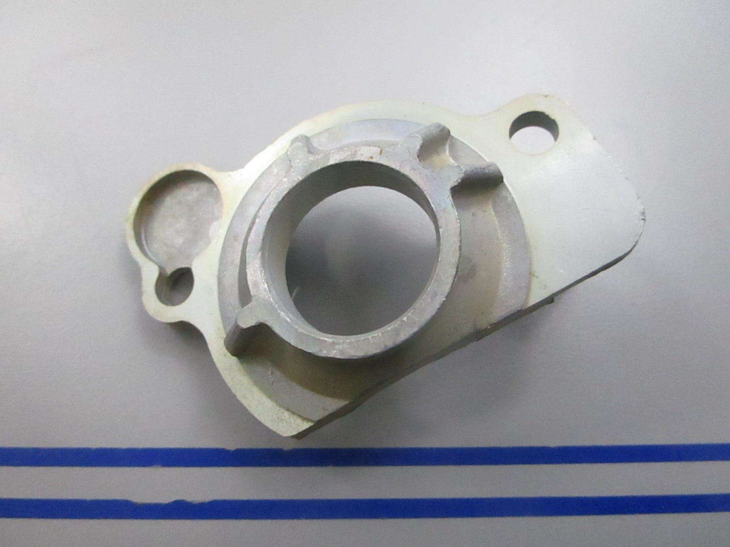 NEW OEM 309708 0309708 OMC Johnson Evinrude Bearing Head 0810