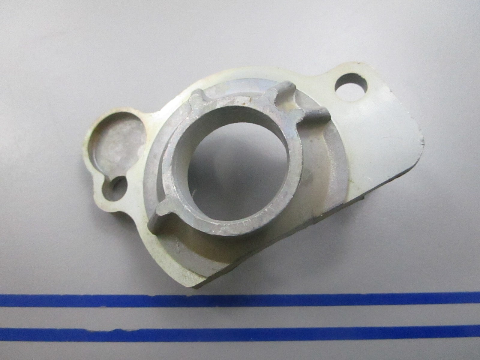 NEW OEM 309708 0309708 OMC Johnson Evinrude Bearing Head 0810