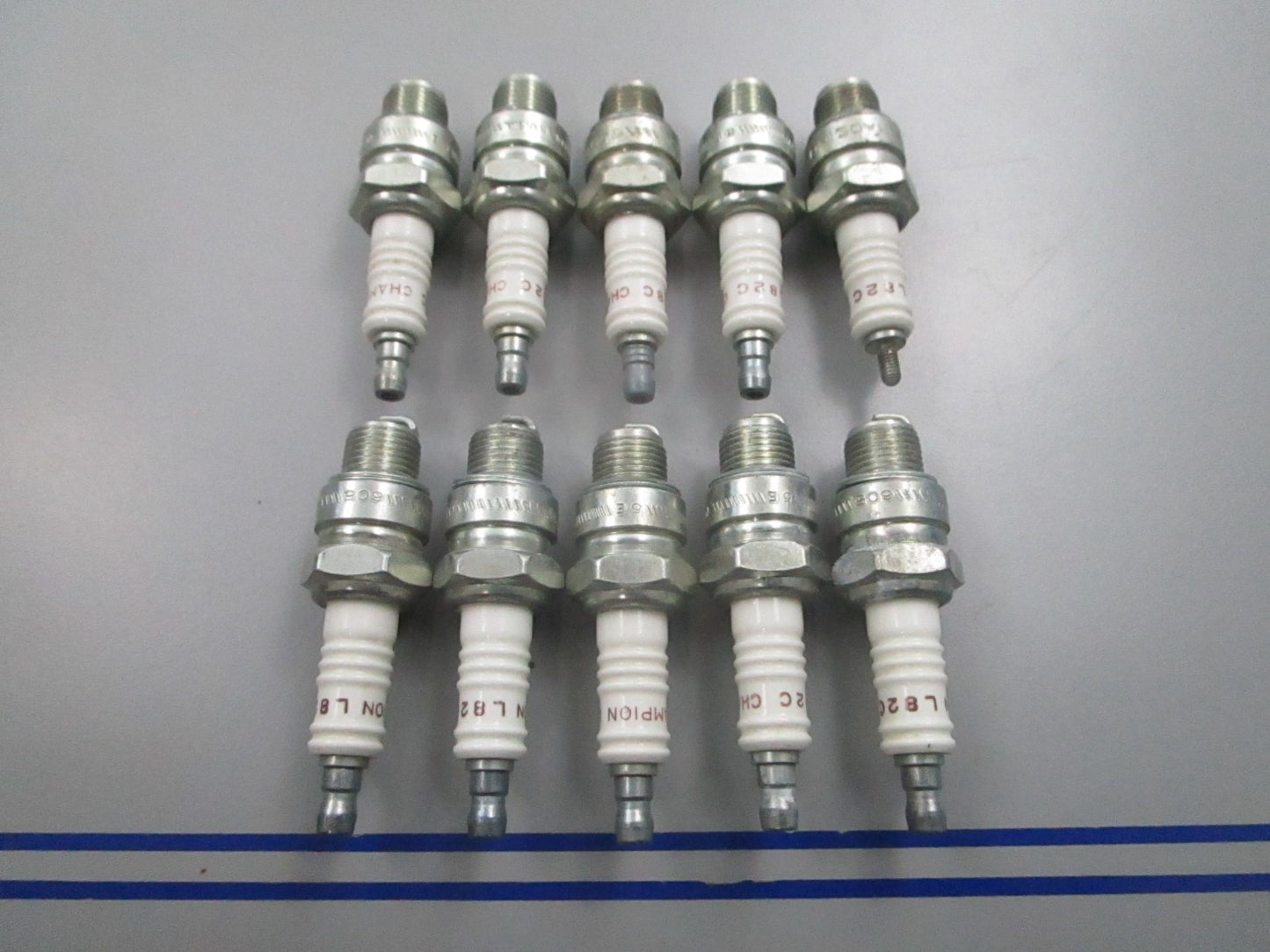 NEW (LOT OF 10) Champion L82C Spark Plug 0810