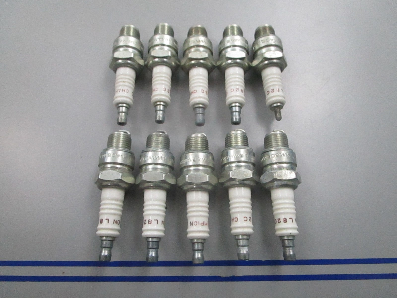 NEW (LOT OF 10) Champion L82C Spark Plug 0810