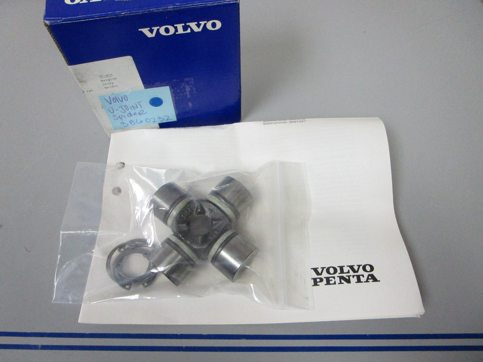 *NEW OEM* 0820 Volvo Penta U-Joint Spider 3860232