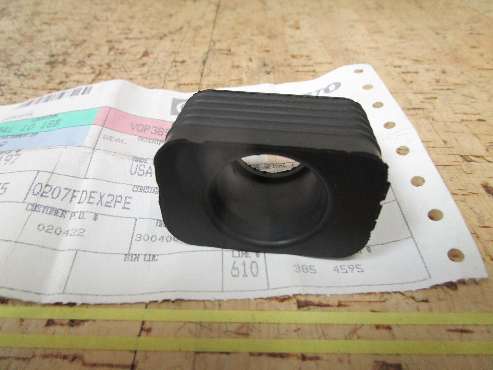 *NEW OEM* 0810 Volvo Penta Seal 3854595