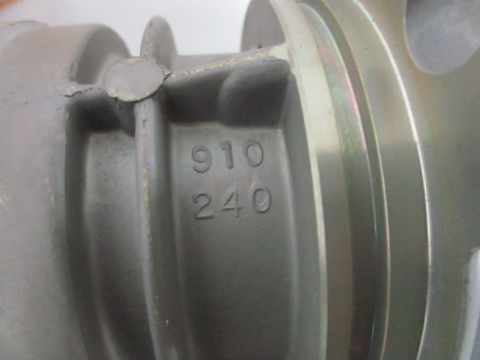 *NEW OEM* 0820 OMC Johnson Evinrude Bearing Housing 910240 0910240