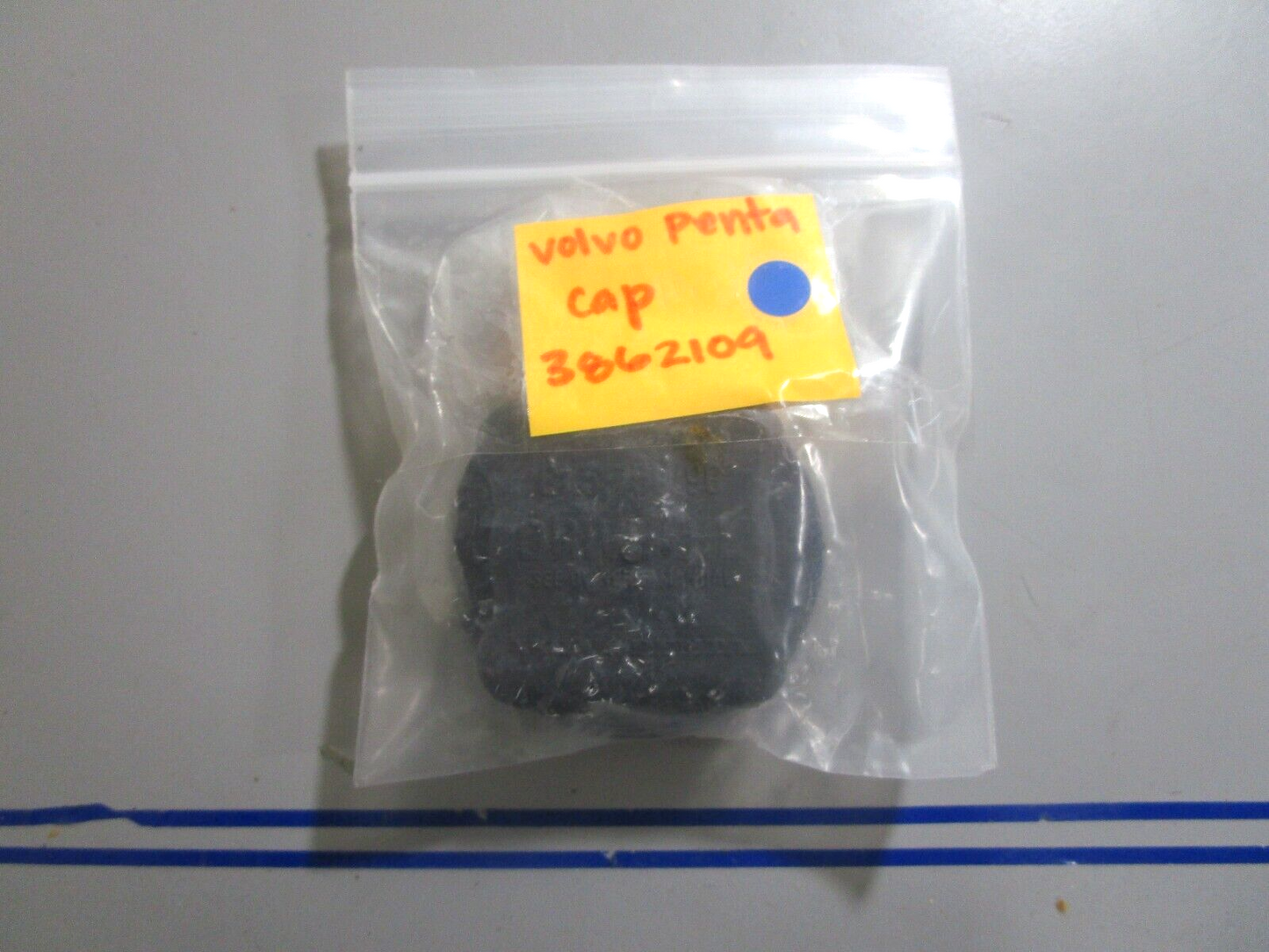 *NEW OEM* 0810 Volvo Penta Cap 3862109