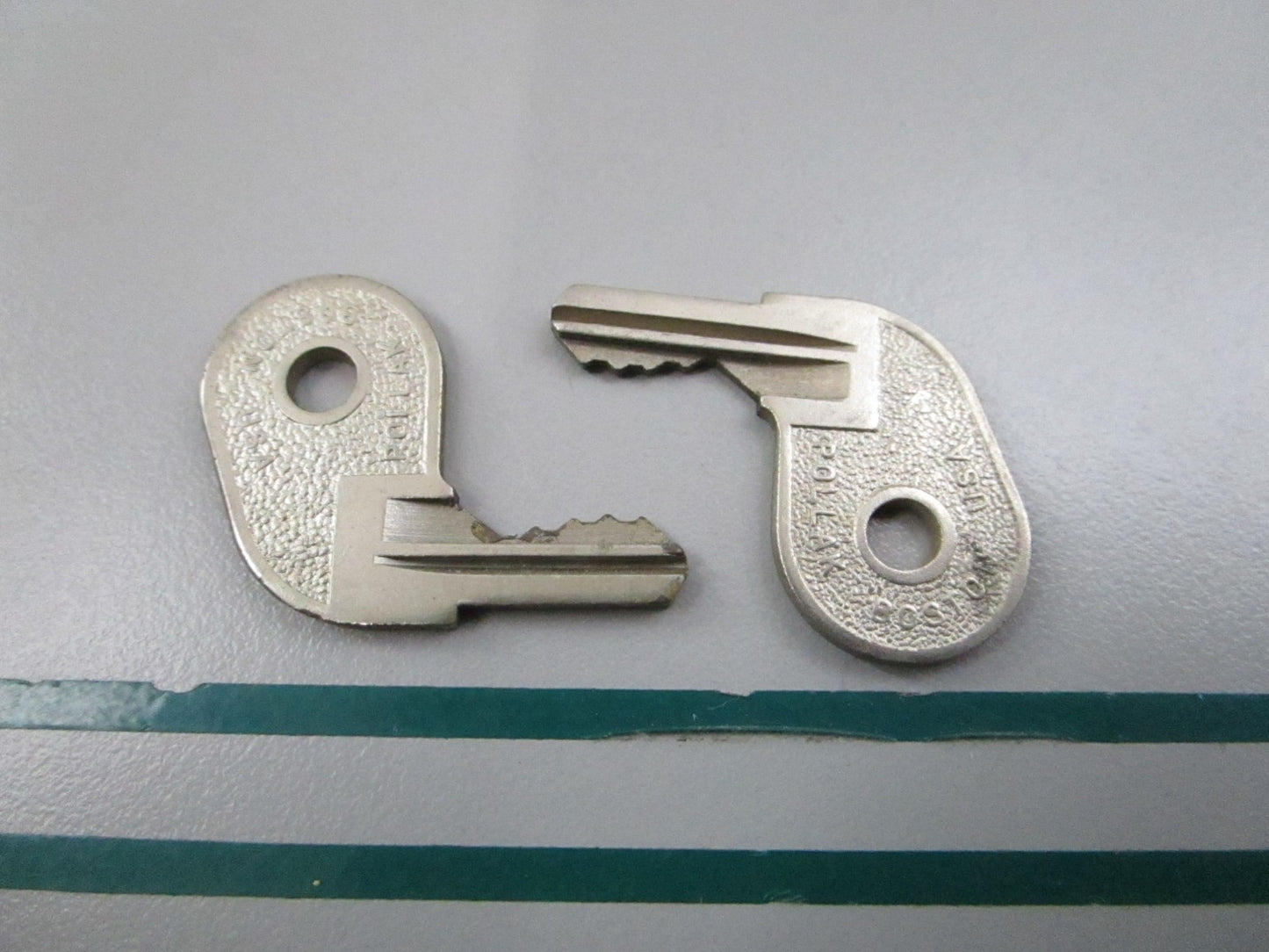 NEW OEM (LOT OF 2) 501796 0501796 OMC Johnson Evinrude 73-32 Ignition Key 0810
