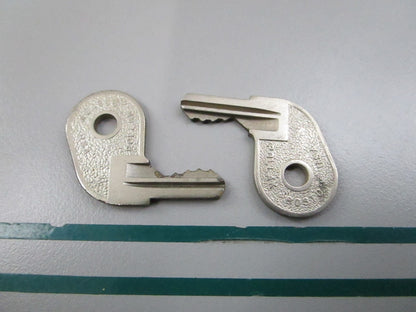 NEW OEM (LOT OF 2) 501796 0501796 OMC Johnson Evinrude 73-32 Ignition Key 0810