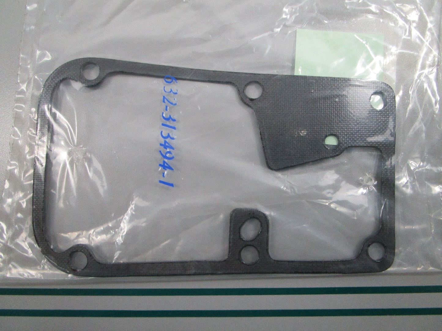 NEW OEM 313494 0313494 OMC Johnson Evinrude Gasket 0810