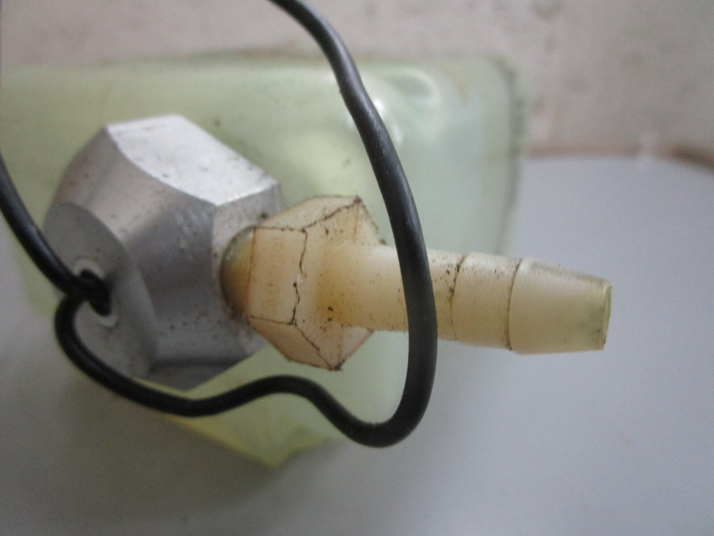 *NEW OEM* 0820 Mercury Quicksilver Oil Bottler Assy 8M0075710