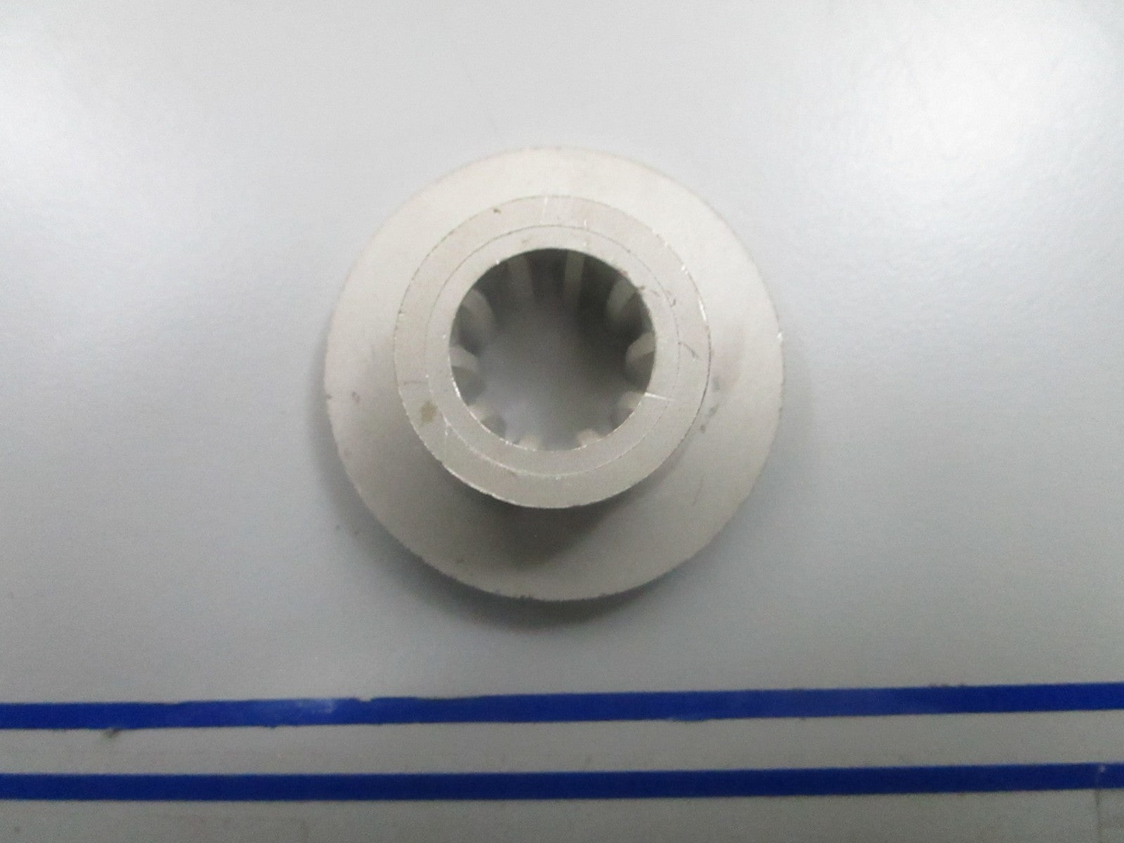 *NEW OEM* 0810 Mercury Quicksilver Thrust Hub 851281