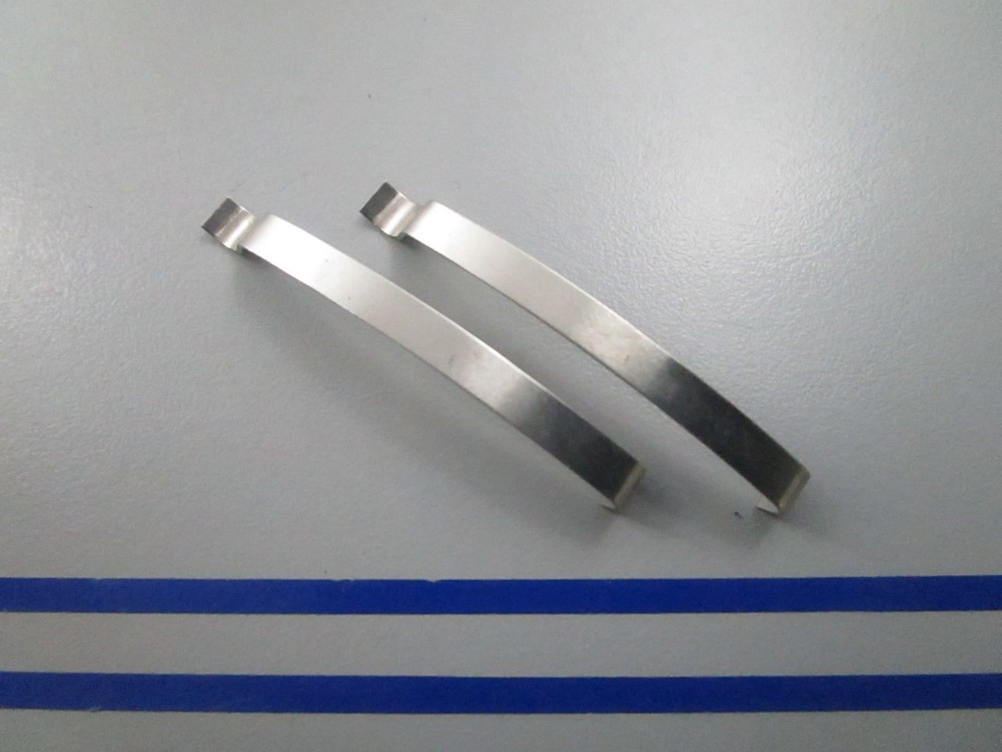NEW OEM (LOT OF 2) 312482 0312482 OMC Johnson Evinrude Spring Clip 0810