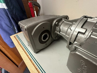 Nord SK 1282AZH-90SP/4 NEW NOS Gear Motor 1.5 HP 85 RPM 20.57:1 Right Angle