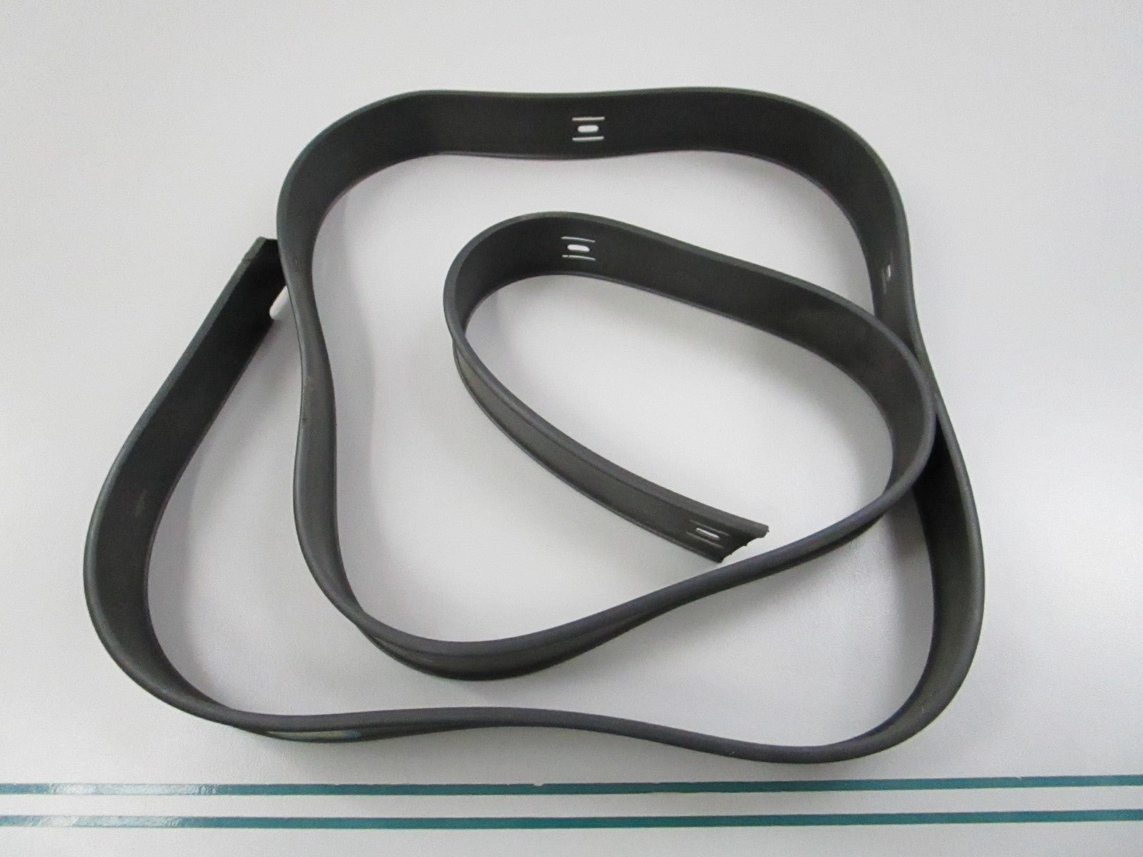 NEW OEM 1076980121 Mercedes-Benz Molding Pad 0810
