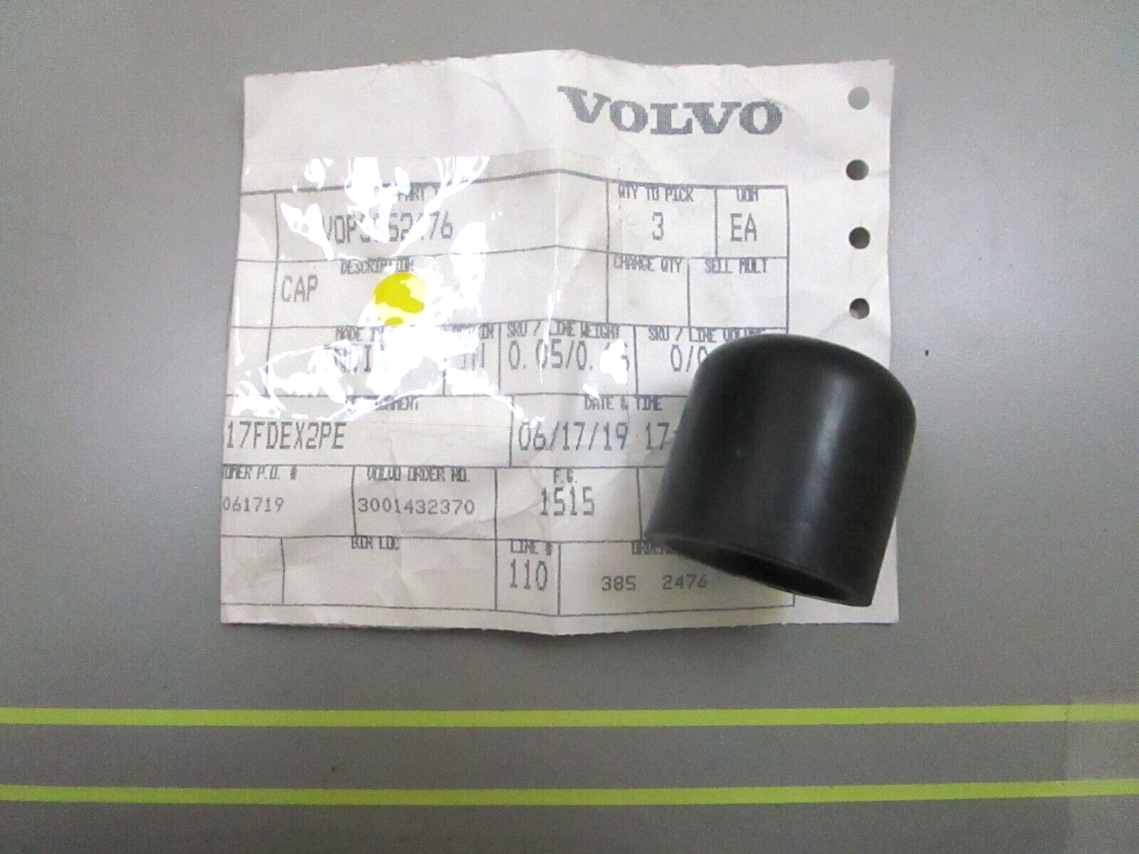 *NEW OEM* 0750 Volvo Penta RUBBER CAP 3852476