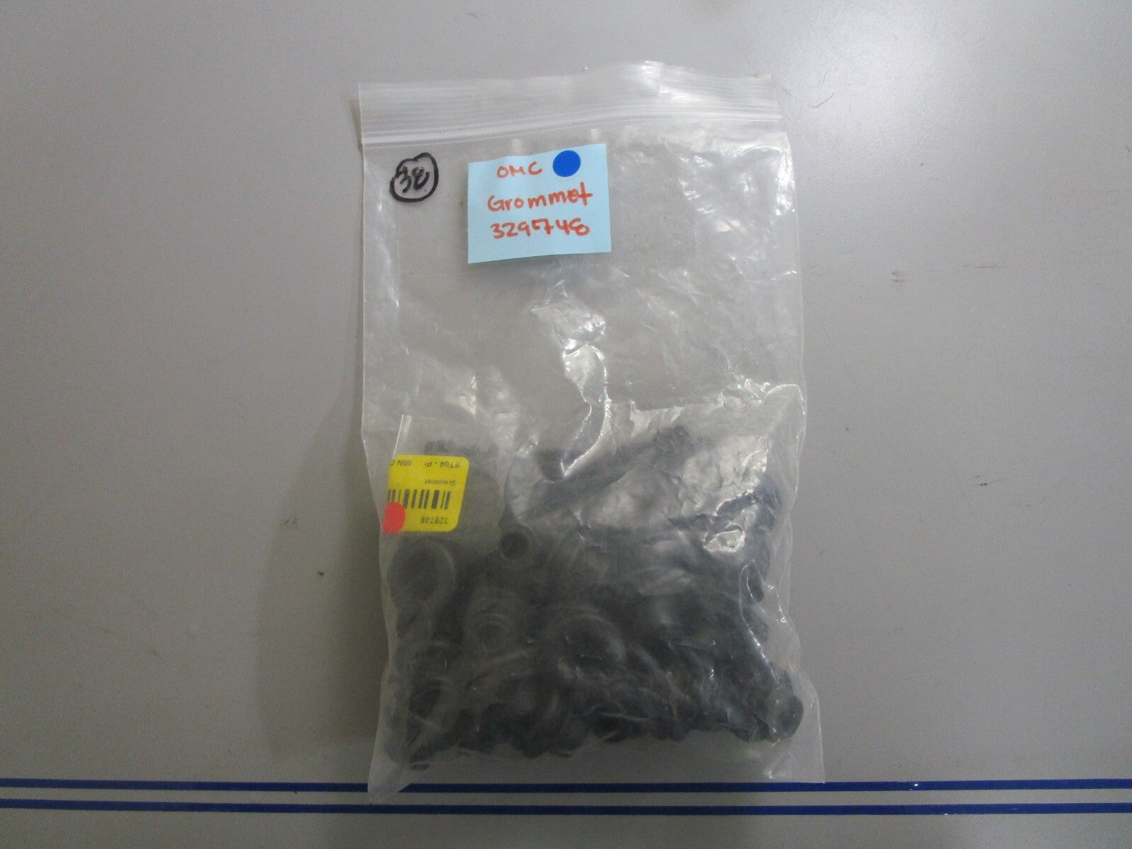 *NEW OEM* 0810 OMC Johnson Evinrude Grommet 329748 0329748