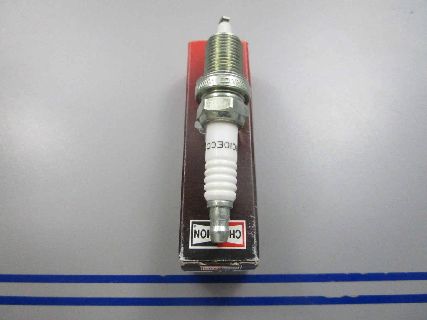 NEW RC10ECC Champion Spark Plug 0810