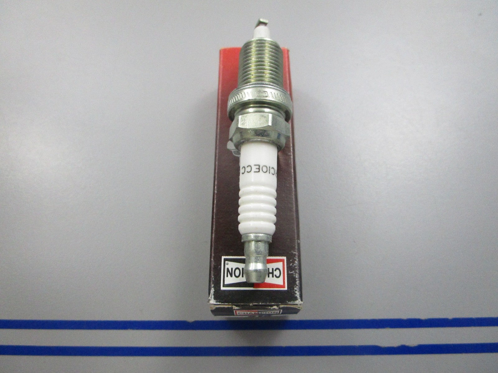 NEW RC10ECC Champion Spark Plug 0810