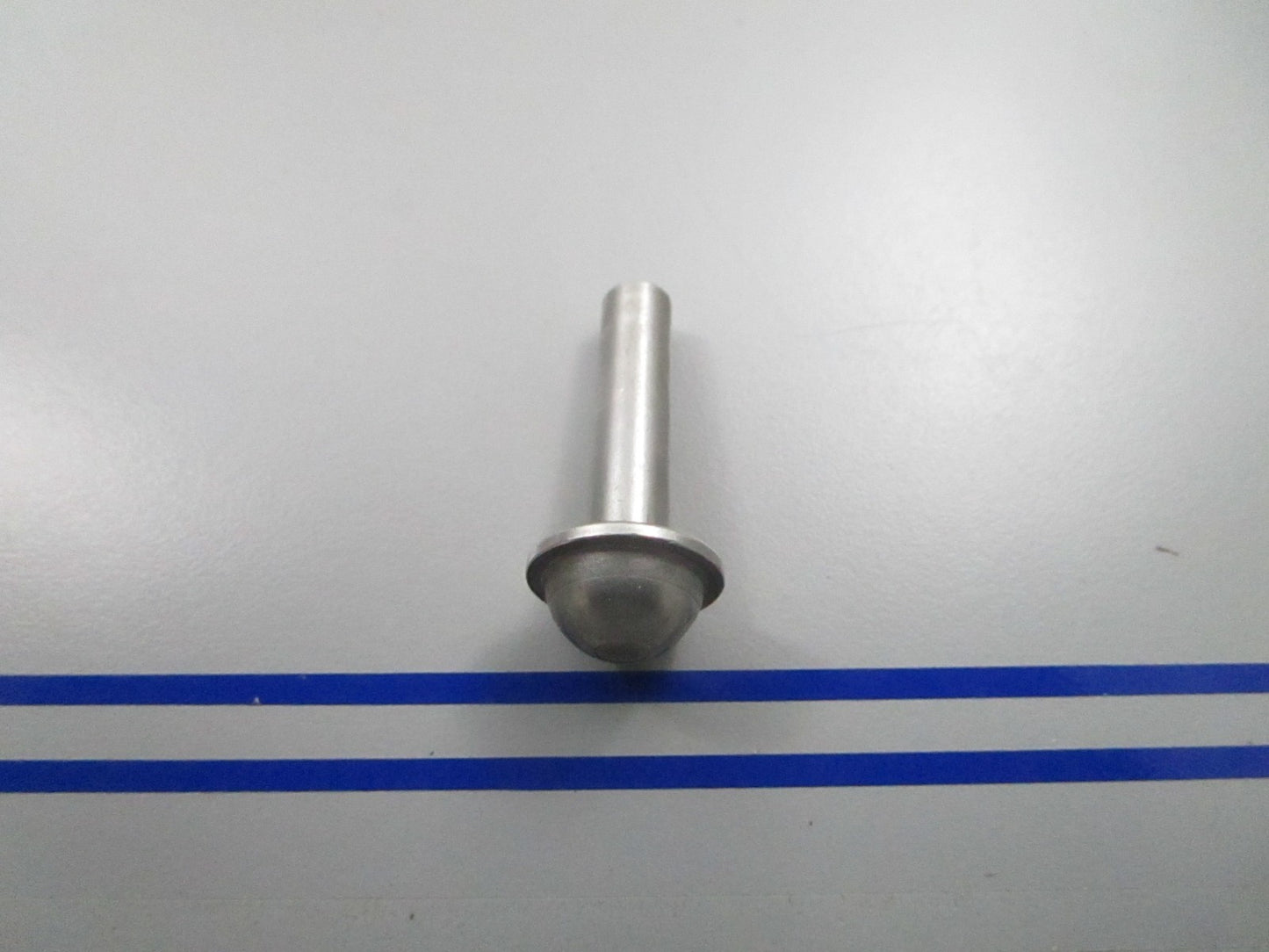 *NEW OEM* 0810 Volvo Penta Valve 873518