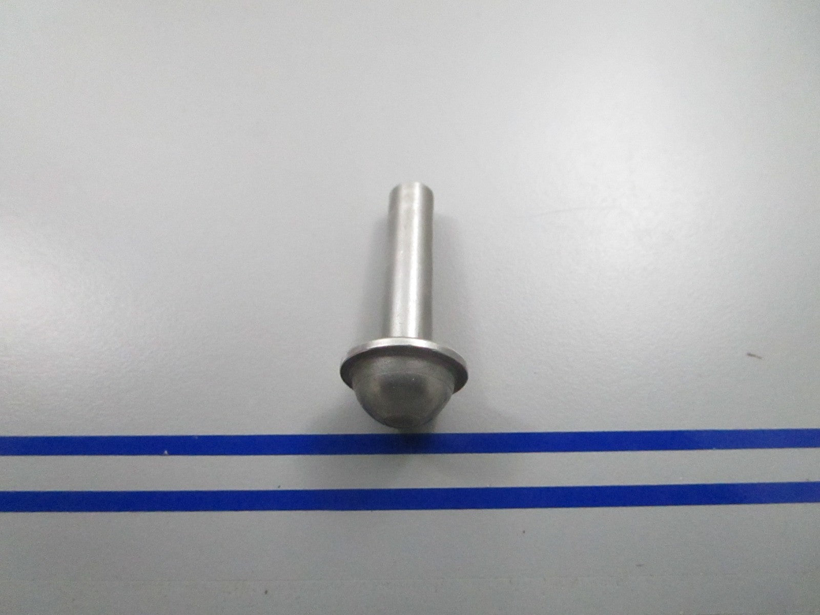 *NEW OEM* 0810 Volvo Penta Valve 873518